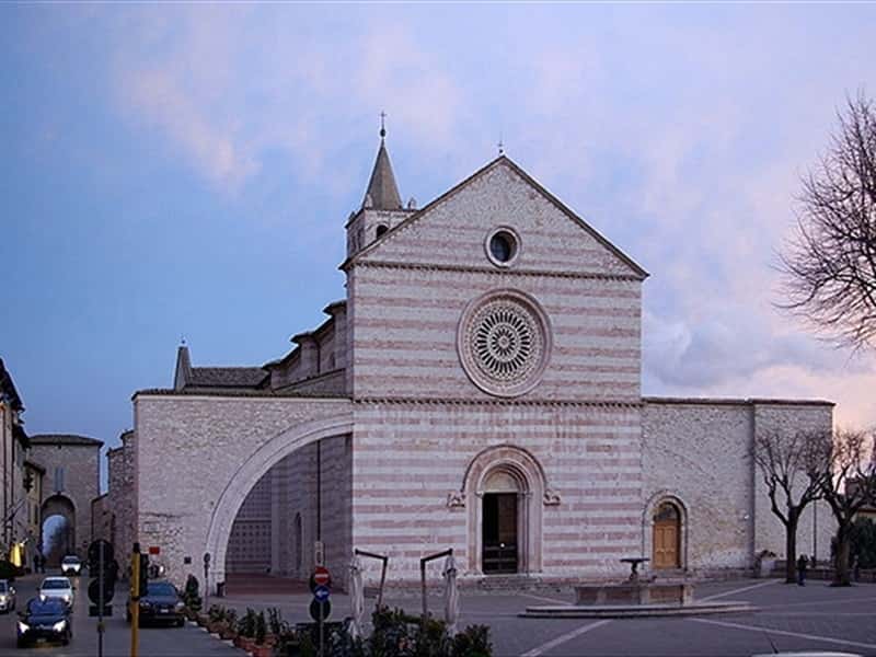 Basilica di Santa Chiara/Basilica of St. Chiara